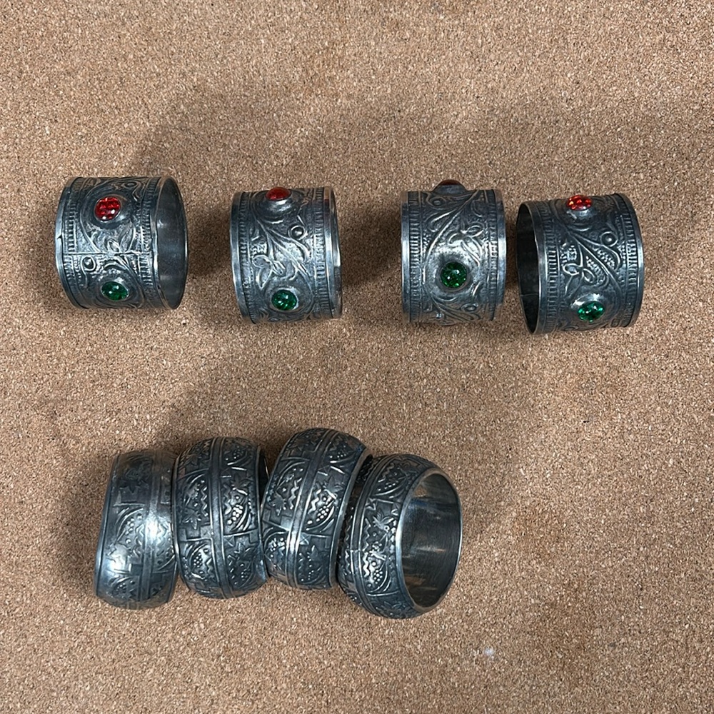 8 pieces of vintage metal napkin rings